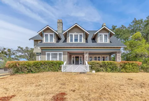 2003 Hillcrest Rd, Medford, OR 97504