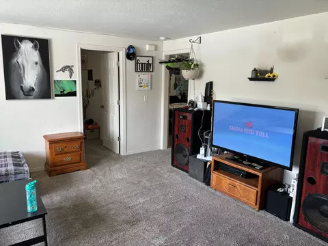 215 W 1st St, Phoenix, OR 97535 photo 2