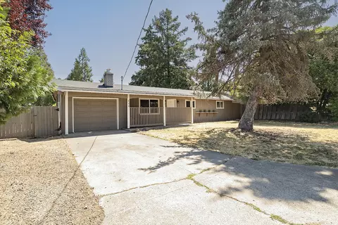 833 Black Oak Dr, Medford, OR 97504