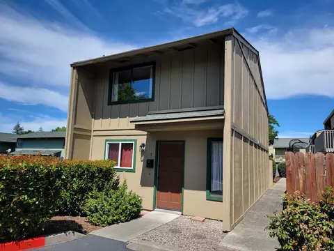 1111 Stevens St #5, Medford, OR 97504