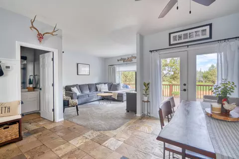 1020 Golden Pheasant Dr, Redmond, OR 97756