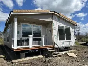 333 Mountain View Dr #28, Talent, OR 97540