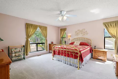 889 Eric Loop, Grants Pass, OR 97526 photo 18