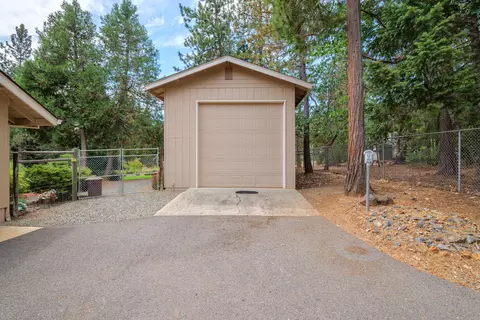 889 Eric Loop, Grants Pass, OR 97526 photo 52