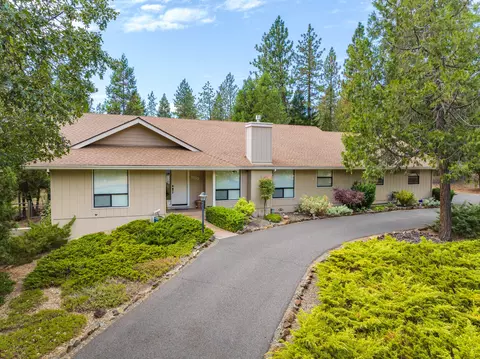 889 Eric Loop, Grants Pass, OR 97526 photo 51