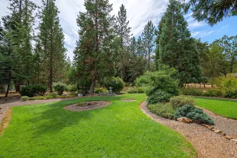 889 Eric Loop, Grants Pass, OR 97526 photo 41