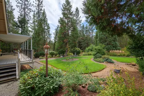 889 Eric Loop, Grants Pass, OR 97526 photo 40