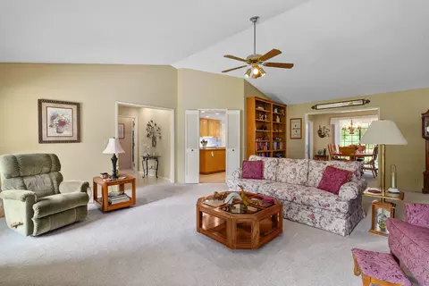 889 Eric Loop, Grants Pass, OR 97526 photo 8