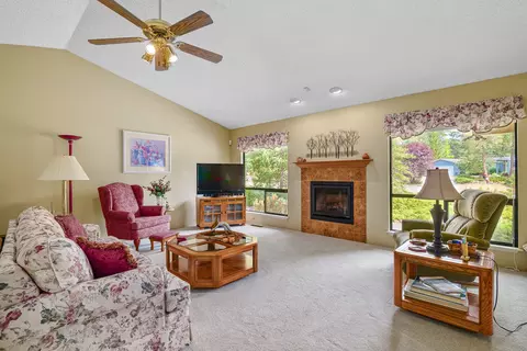 889 Eric Loop, Grants Pass, OR 97526 photo 6