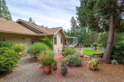 889 Eric Loop, Grants Pass, OR 97526 photo 46