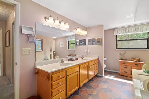 889 Eric Loop, Grants Pass, OR 97526 photo 23