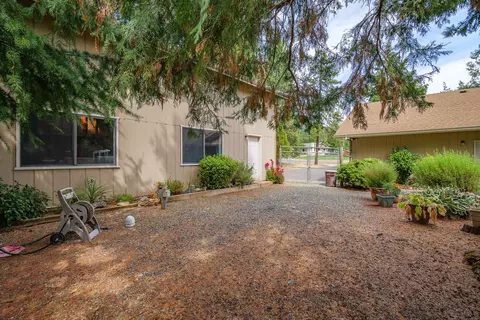 889 Eric Loop, Grants Pass, OR 97526 photo 45