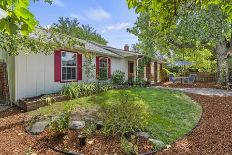 206 Gibson St, Talent, OR 97540