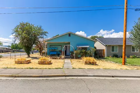 344 Chestnut St, Medford, OR 97501