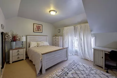 Bedroom - 215 Us-26, Mitchell, OR 97750 photo 4 of 4