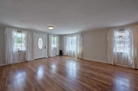 Living - 215 Us-26, Mitchell, OR 97750 photo 1 of 3