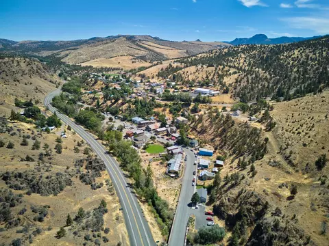 View/Area - 215 Us-26, Mitchell, OR 97750 photo 3 of 4