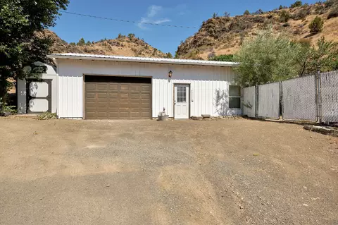 Exterior - 215 Us-26, Mitchell, OR 97750 photo 5 of 5