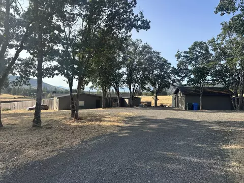 250 Robleda Dr, Central Point, OR 97502 photo 1