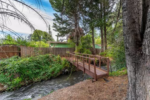 2865 Seckel Ct, Medford, OR 97504