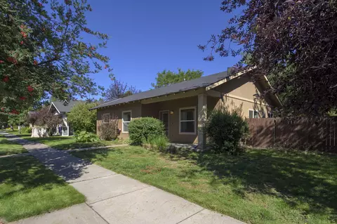 20674 Honeysuckle Ln, Bend, OR 97702