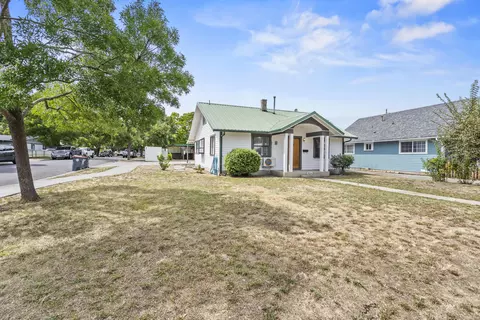 324 S Peach St, Medford, OR 97501