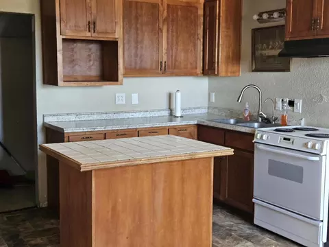 Kitchen - 300 White Tail Dr, Eagle Point, OR 97524 photo 1 of 2