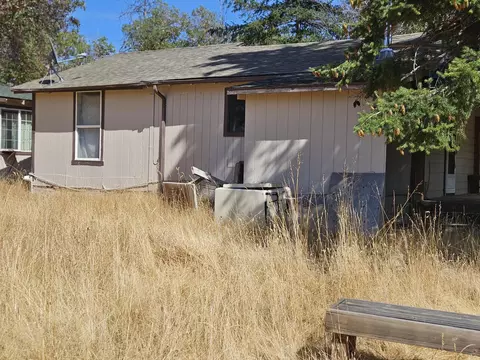 Exterior - 300 White Tail Dr, Eagle Point, OR 97524 photo 4 of 8