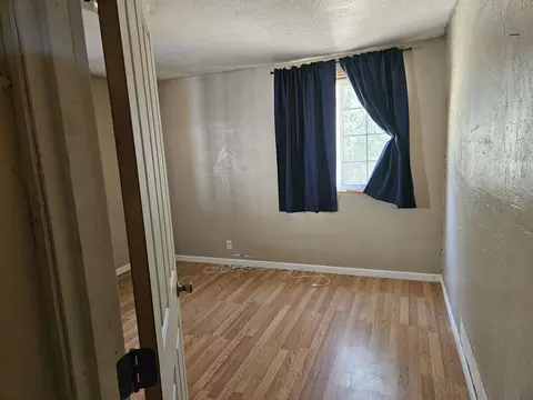 Bedroom - 300 White Tail Dr, Eagle Point, OR 97524 photo 3 of 4