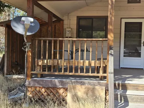 Exterior - 300 White Tail Dr, Eagle Point, OR 97524 photo 2 of 8