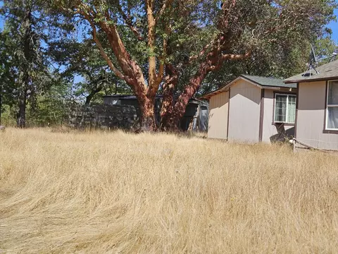 Exterior - 300 White Tail Dr, Eagle Point, OR 97524 photo 5 of 8