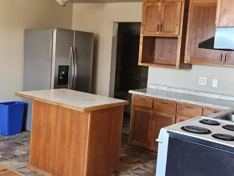 Kitchen - 300 White Tail Dr, Eagle Point, OR 97524 photo 2 of 2