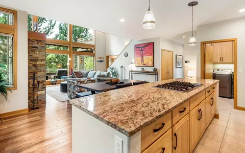 Kitchen - 19602 Painted Ridge Loop, Bend, OR 97702 photo 2 of 3