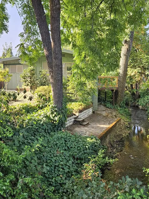 355 SW L St, Grants Pass, OR 97526