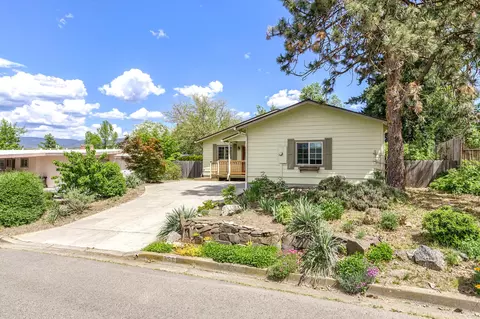 750 Oak Knoll Dr, Ashland, OR 97520