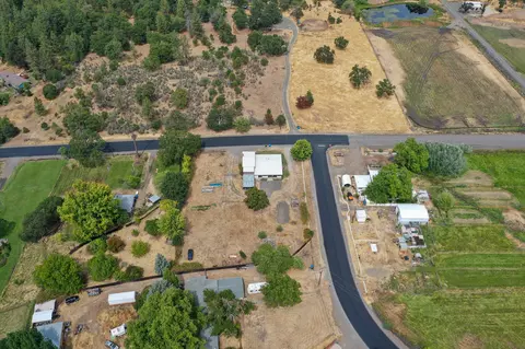 View/Area - 845 Mountain View Dr, Eagle Point, OR 97524 photo 12 of 15