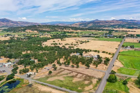 View/Area - 845 Mountain View Dr, Eagle Point, OR 97524 photo 11 of 15