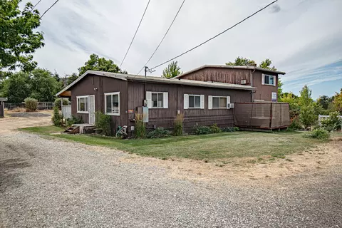 Exterior - 845 Mountain View Dr, Eagle Point, OR 97524 photo 1 of 6