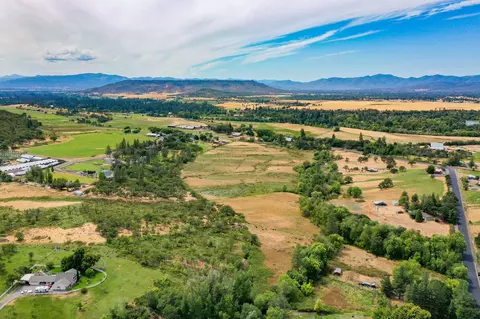 View/Area - 845 Mountain View Dr, Eagle Point, OR 97524 photo 10 of 15