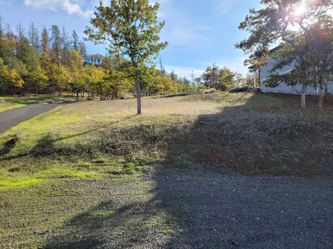 1324 Poppy Ridge Dr, Eagle Point, OR 97524
