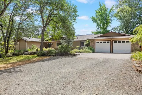 3921 Dark Hollow Rd, Medford, OR 97501