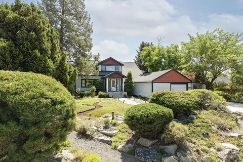 250 Maple St, Central Point, OR 97502