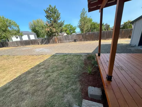 Exterior - 6845 Pinehurst St, Central Point, OR 97502 photo 8 of 15