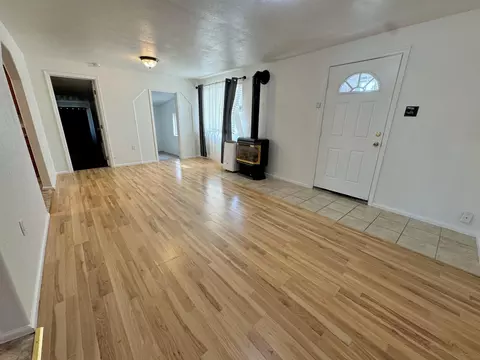 Living - 6845 Pinehurst St, Central Point, OR 97502 photo 2 of 3