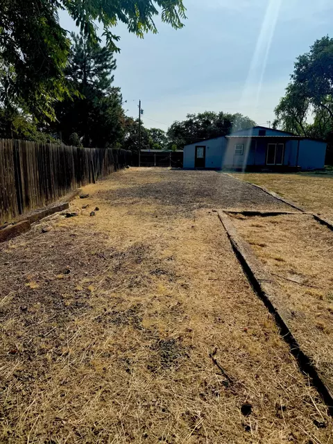 Exterior - 6845 Pinehurst St, Central Point, OR 97502 photo 13 of 15