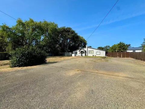 6845 Pinehurst St, Central Point, OR 97502