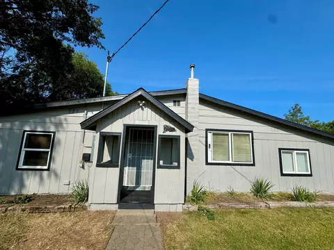 Exterior - 6845 Pinehurst St, Central Point, OR 97502 photo 4 of 15