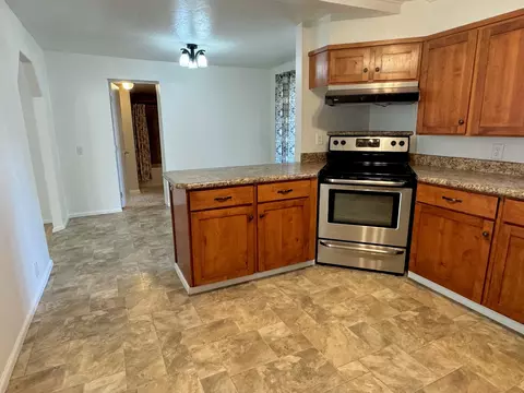 Kitchen - 6845 Pinehurst St, Central Point, OR 97502 photo 2 of 4