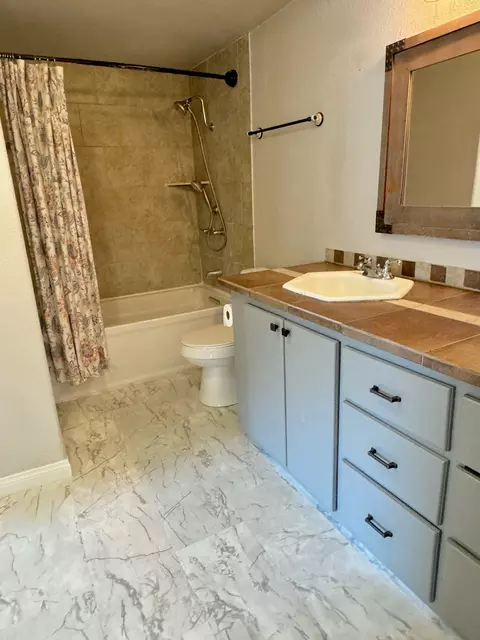 Bath - 6845 Pinehurst St, Central Point, OR 97502 photo 1 of 4