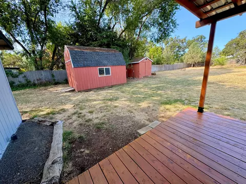Exterior - 6845 Pinehurst St, Central Point, OR 97502 photo 6 of 15